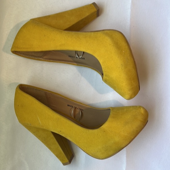 Mustard Yellow Heels, suede material size 6, from forever 21 - Picture 3 of 6